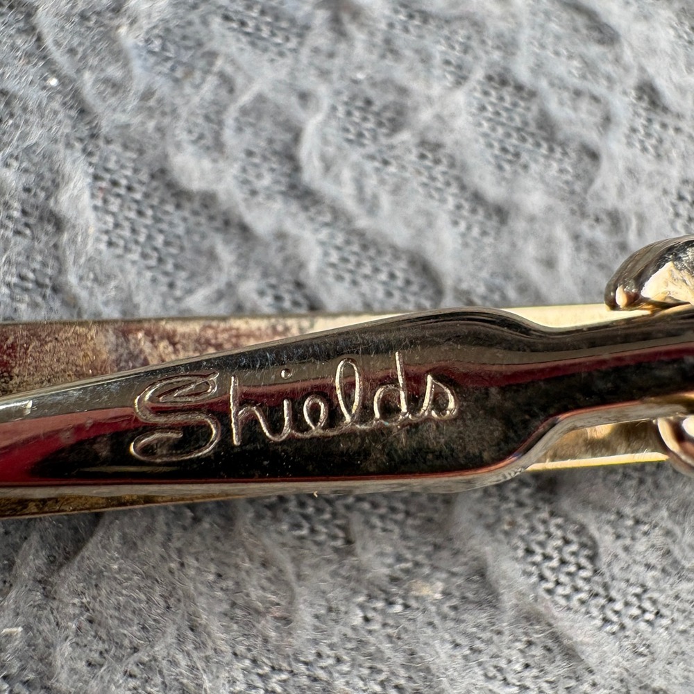Shields Vintage Gold Tone Tie Clip Tiger Eye Stone Textured Alligator Clasp